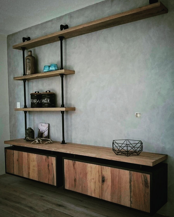 Maatwerk meubel met stucco mat achterwand