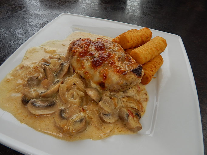 Hähnchenbrust Champignon - Zwiebel - Sahne