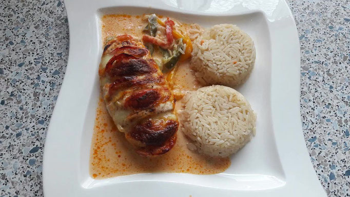 Schweinefilet in Paprika Curry Sahne