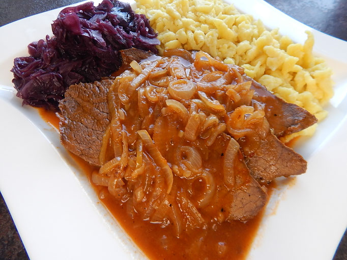 Rinderbraten mit Zwiebelsoße