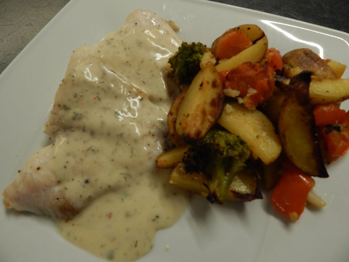 Rotbarsch mit Ofengemüse und Dill Soße