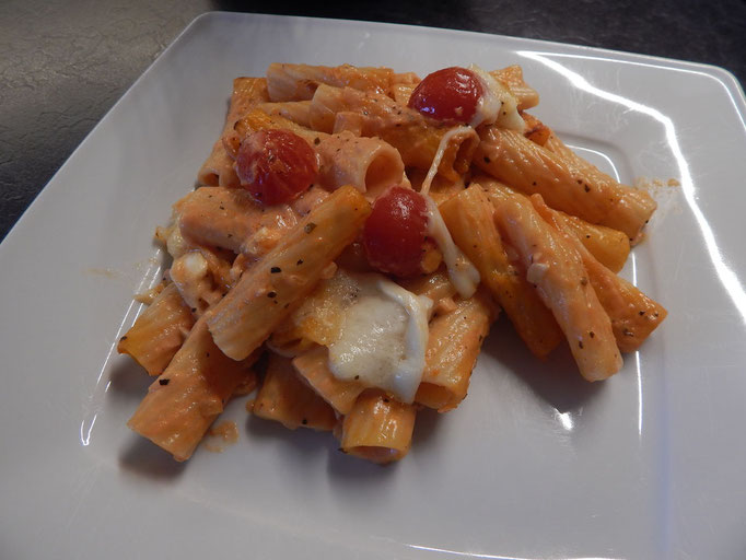 Rigatoni mit Tomate Mozzarella