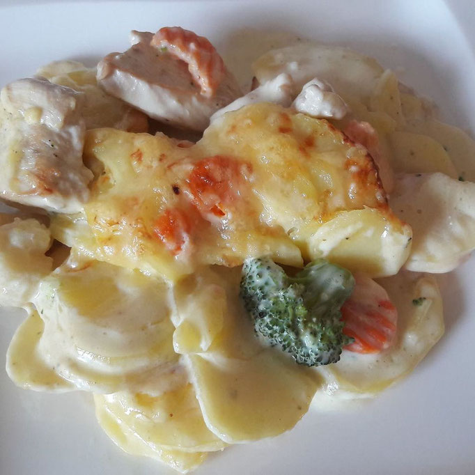 Kartoffelgratin mit Hähnchen und Gemüse