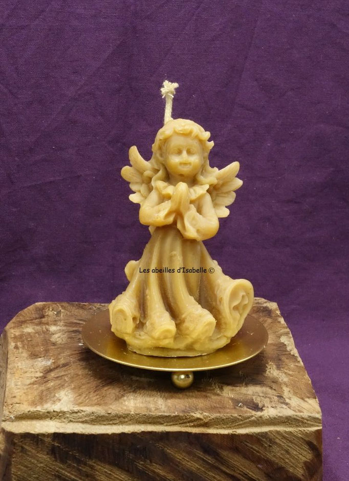 bougie en cire d'abeille en forme d'ange - www.lesabeillesdisabelle.fr