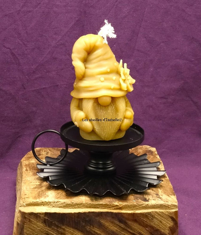 bougie en cire d'abeille récoltée dans mon rucher,en forme de gnome. pure cire d'abeille sans aucun colorant ou produit - www.lesabeillesdisabelle.fr