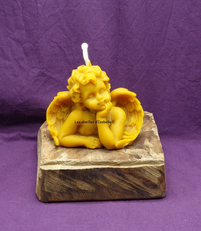bougie en cire d'abeille en forme d'ange - www.lesabeillesdisabelle.fr