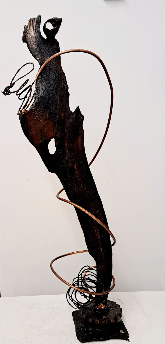 LA FUMÉE DES RÊVES - pièces de ferraille, bois de grève, fil de cuivre, peinture, brillants - 84cm x L 15cm xl 22cm  - Atelier 360 degrés