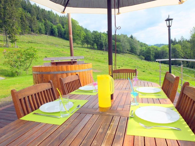 la terrasse du gite de la cascade prinptemps 2014