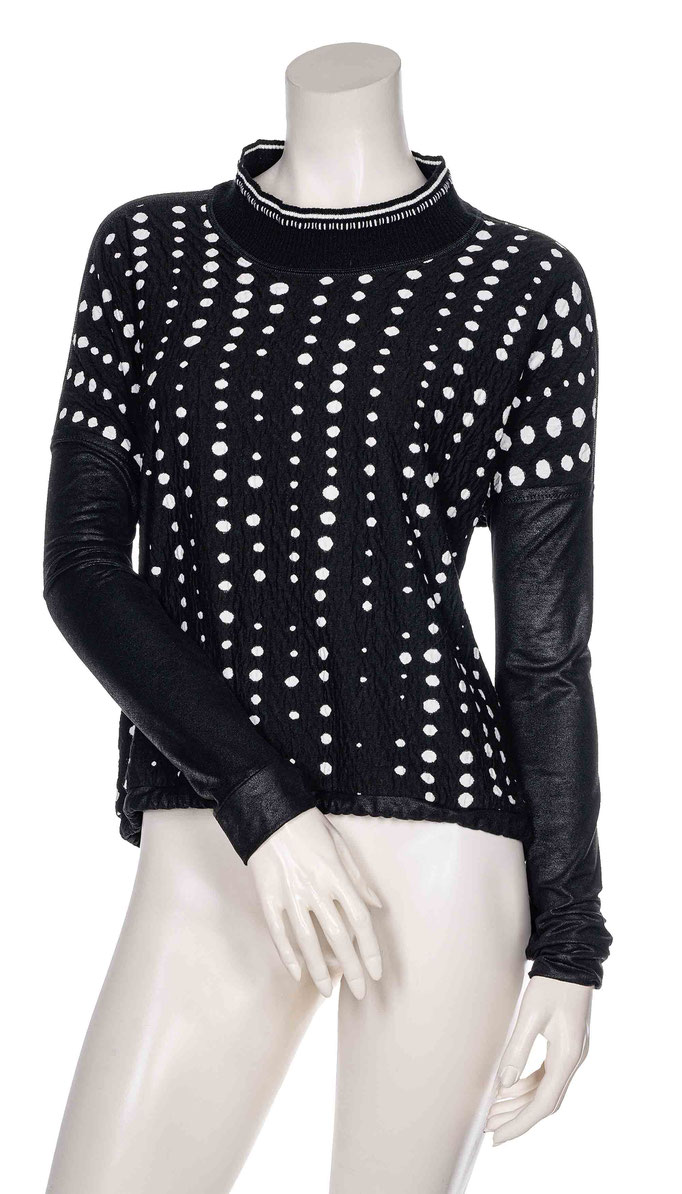 245-20 Shirt dots