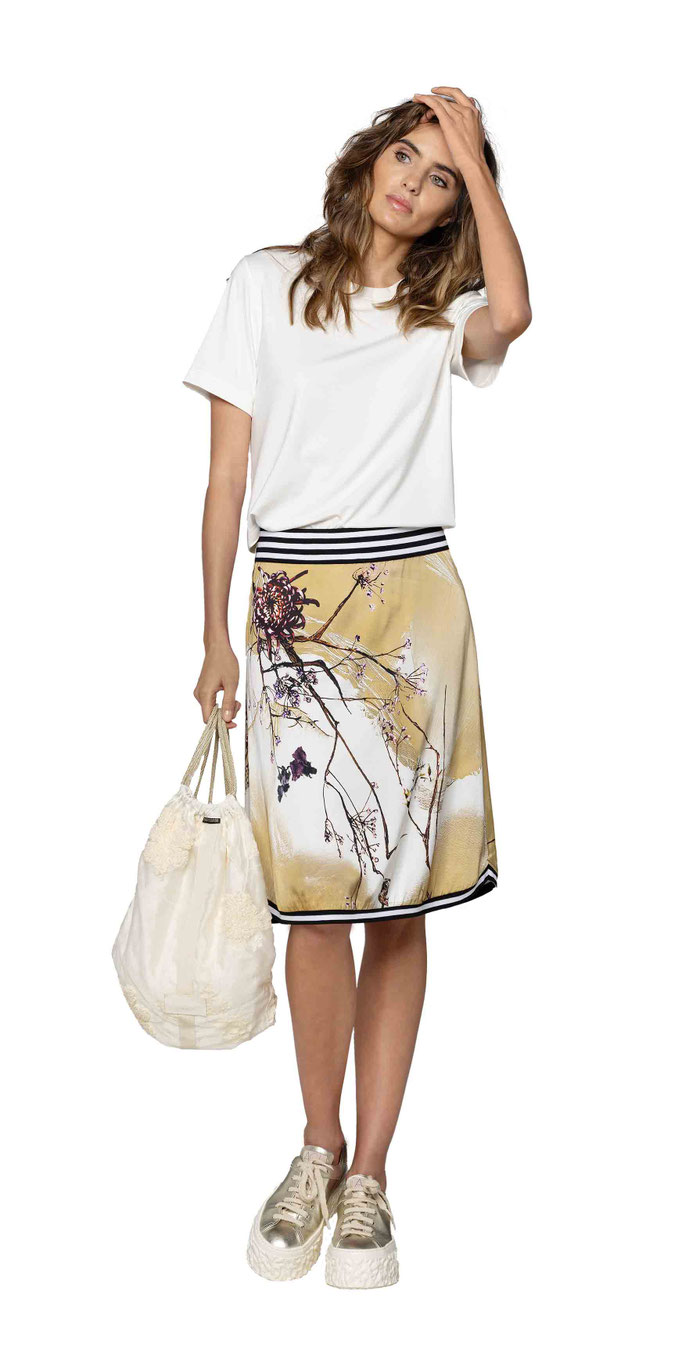 Shirt 365-17, Skirt 373-1, Gymbag 3003-5
