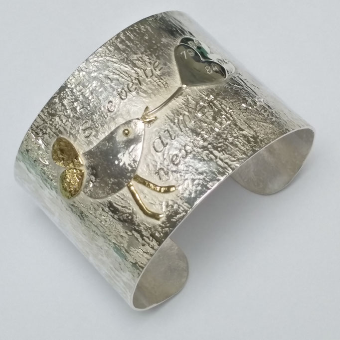 Bracelet personnalisé d'après souhaits de la cliente et réalisé avec d'anciens de ses bijoux.