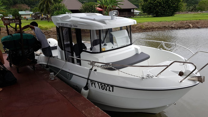 Privatboot für Transfer und Ausflüge
