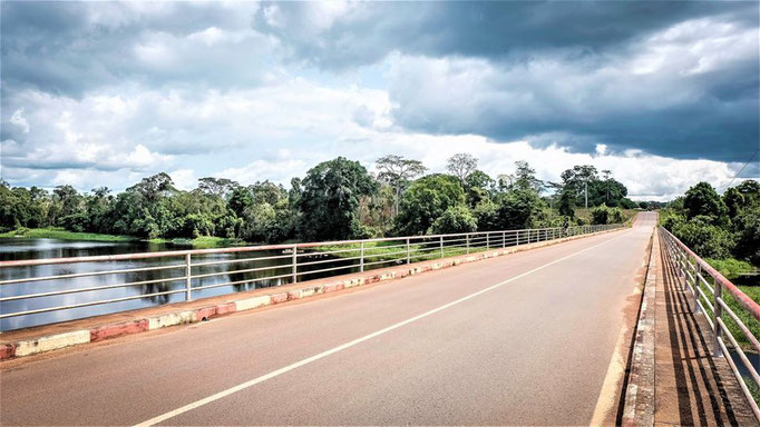 Akono, le pont sur le Nyong