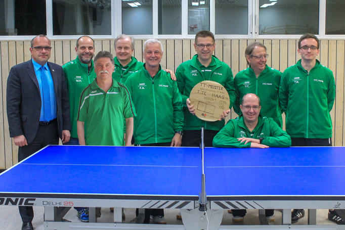 Herren 1 sind Meister 2018/2019 in der A-Klasse Nord: von links nach rechts: Bürgermeister Jan Frey, Ralf Fürst, Michael Höchel, Siegmar Wesch, Franz Altmann, Heiko Ernst, Stefan Lehnert, Volker Wesch, Tobias Koch