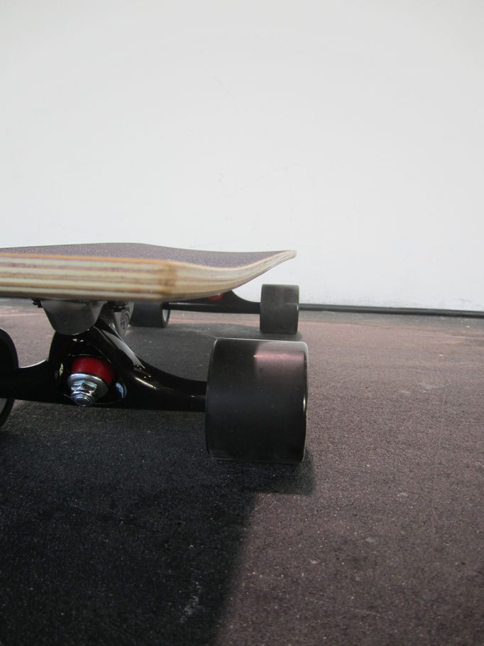 Longboard Presswerk "Trittbrett Fabrik" (in Zusammenarbeit mit Jakob Taranowski; 2015) http://www.trittbrettfabrik.de/