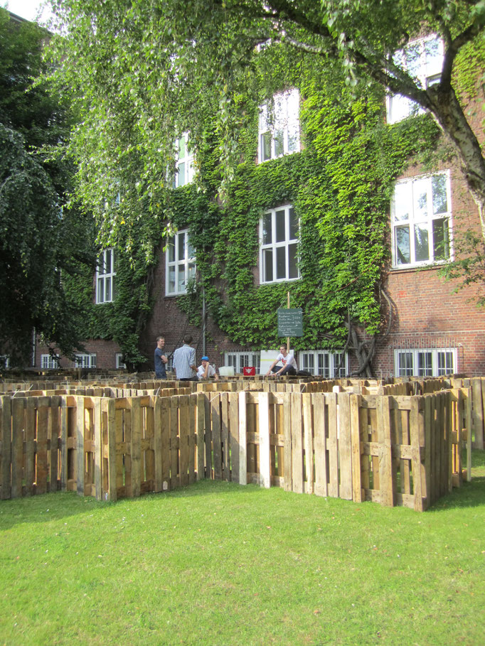 Paletenlabyrinth an der HFBK 2012 in zusammenarbeit mit Jakob Taranowski und Konstanze Essmann