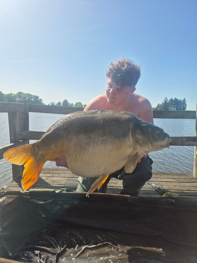 Pêche à la carpe depuis ponton privé dans le Limousin