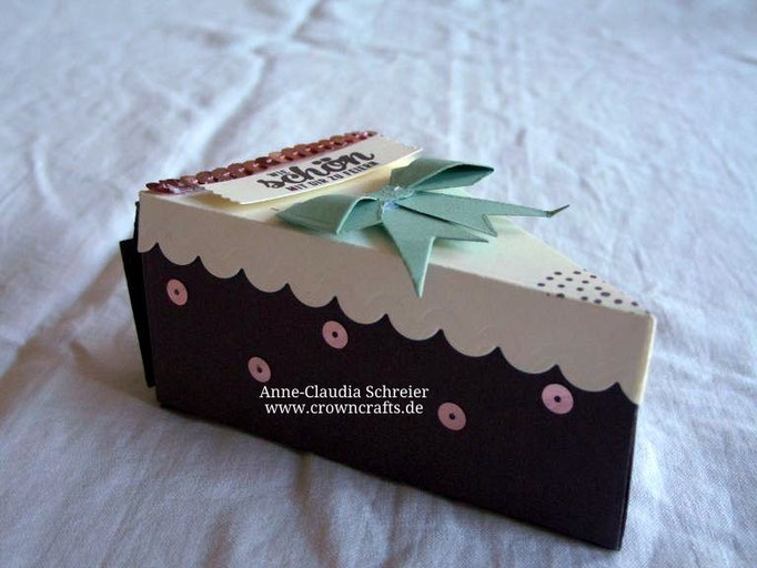 Yummy! Die Torte sieht echt klasse aus, oder? Leider nicht essbar - aber von meiner lieben Stempelmama Tanja Obernosterer - http://www.ichwillstempeln.com/blogseite - kein Swap, sondern ein Team-Geschenk