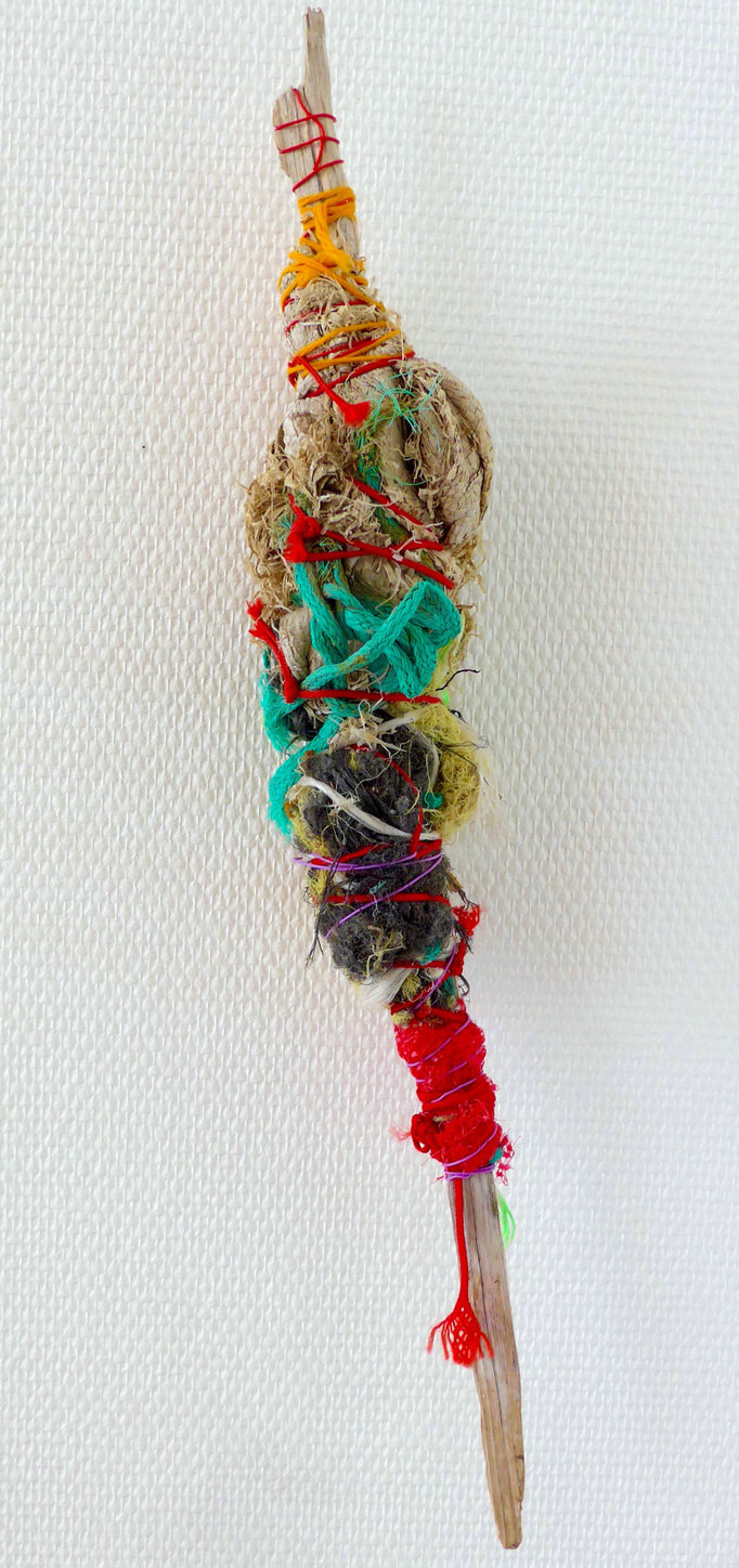 TOTOUS sculpture textile/ganivelle Matériaux de récolte et de recyclage Caroline Delannoy 70cm