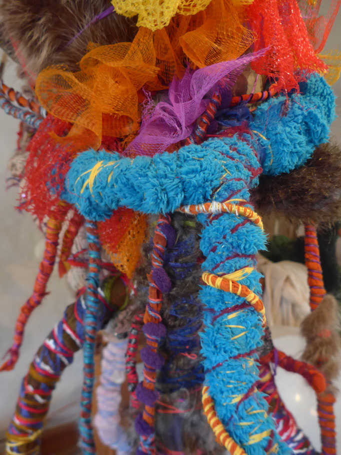TOTOUS sculpture textile Matériaux de récolte et de recyclage Caroline Delannoy 