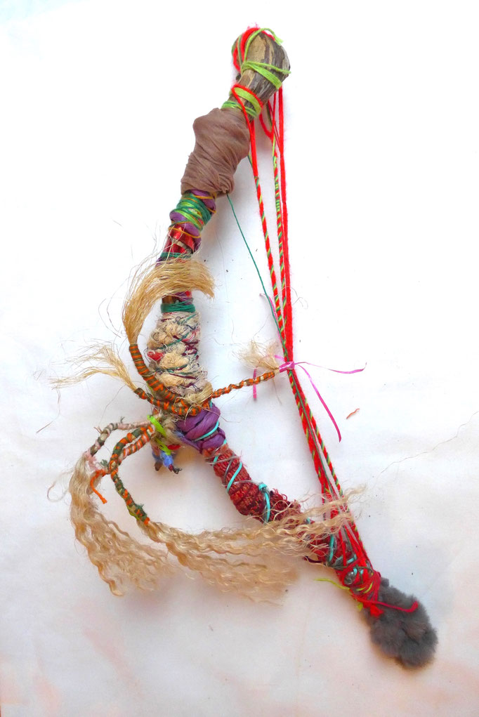 TOTOUS sculpture textile/bois/crin Matériaux de récolte et de recyclage Caroline Delannoy 80cm
