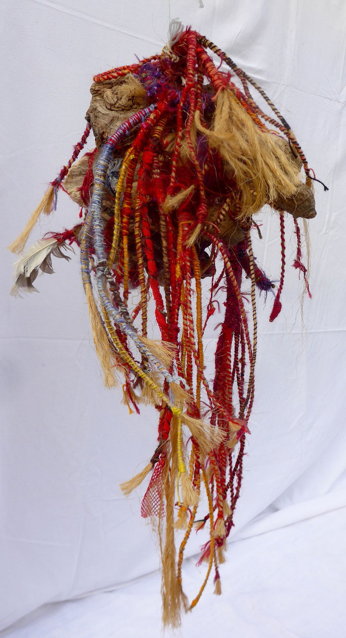 TOTOUS sculpture textile/racine Matériaux de récolte et de recyclage Caroline Delannoy 80cm