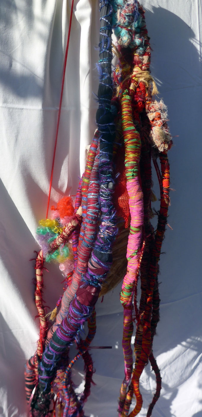 TOTOUS sculpture textile Matériaux de récolte et de recyclage Caroline Delannoy détail