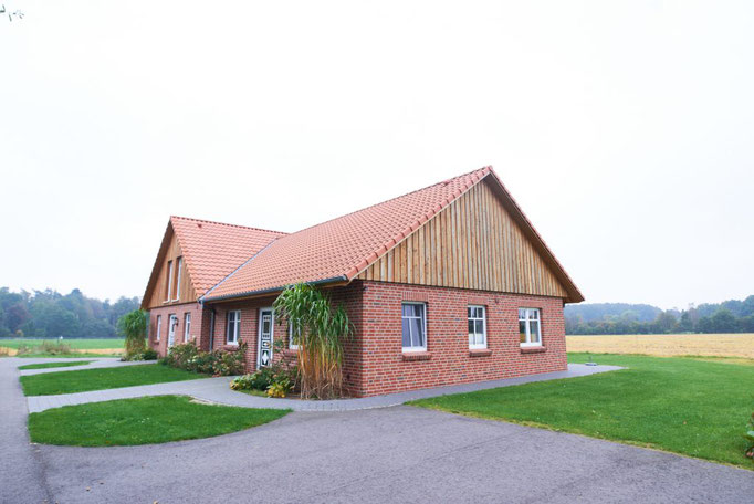 Außenansicht der Ferienwohnung "Am großen Findling" auf dem Imkershof der Familie Röhrs in Schneverdingen-Surbostel