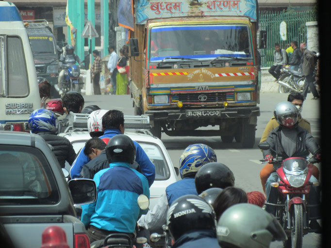 und die Motorradfahrer mitten drin