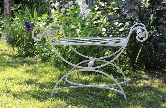 SGABELLO/TAVOLINO IN FERRO BATTUTO A MANO, ANNI 50. Prezzo € 280 cad.