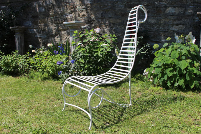 POLTRONA DESIGN IN FERRO BATTUTO, ANNI 70. Prezzo € 450 cad.