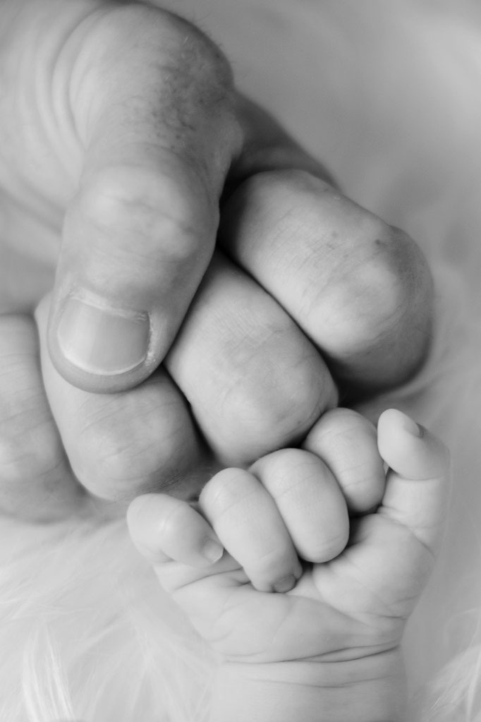 Fotografo premaman Torino - servizio gravidanza donna incinta parco