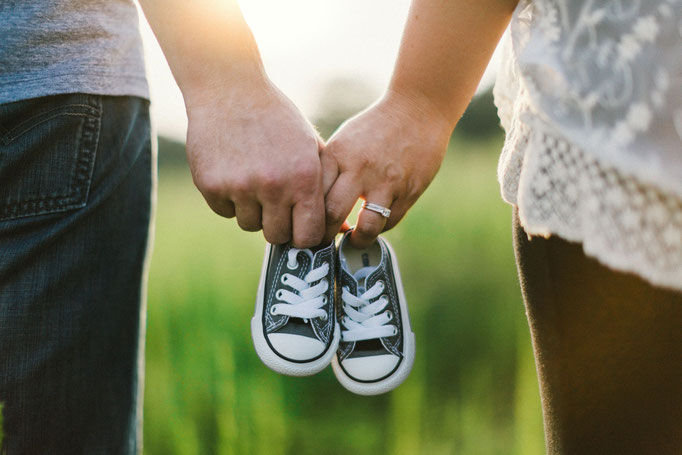Fotografo bambini Torino - bimbo che dorme estate campo soleggiato