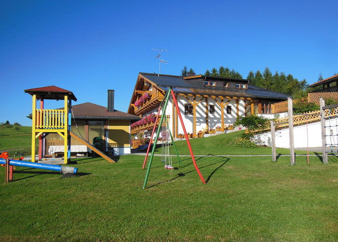 Blick auf das Haus Spannbauer und Garten