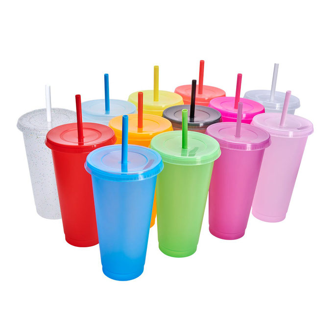 Código TMPS 744 VASO JAS Vaso de plástico con tapa push y popote. Material: Plástico. Medidas: 6.3 x 18 cm. Capacidad: 800 ml 