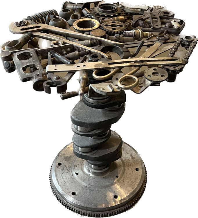 Metalltisch aus KFZ-Teilen