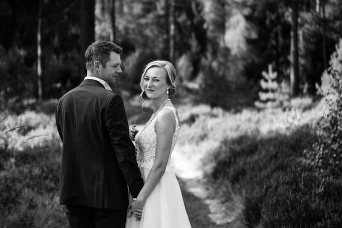 Brautpaar in der Lüneburger Heide