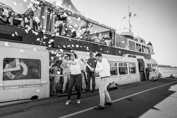 Hochzeitsgesellschaft auf dem Dampfer in HH