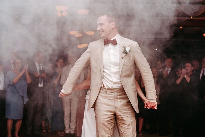 tanzender Bräutigam