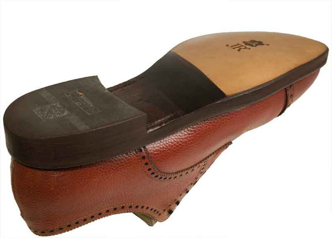 Nach dem Finish hat der Schuh wieder dieselben Trageeigenschaften und „inneren Werte” wie im ursprünglichen Neuzustand.