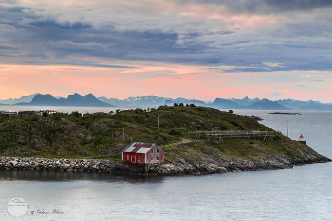 Bild: Lofoten, Henningsvaer, "cloudy morning", www.2u-pictureworld.de