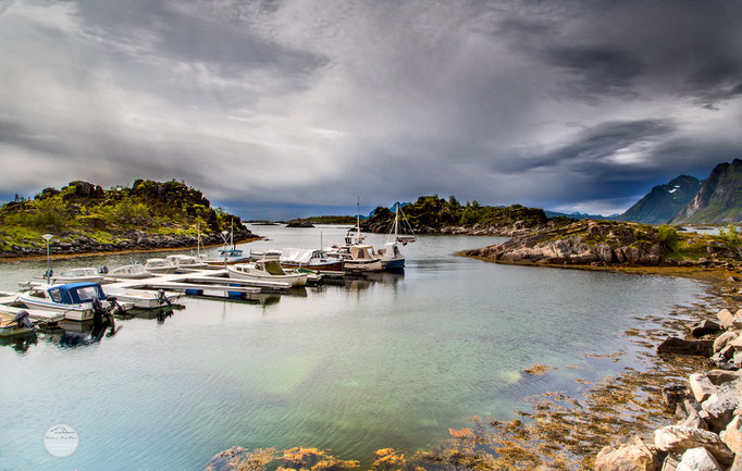 Bild: Lofoten, Flakstadoya, "Sporthafen", www.2u-pictureworld.de