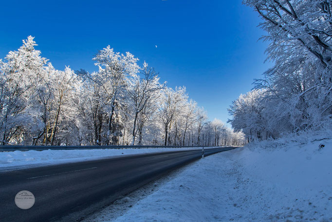 Bild: Straße zum Kahlen Asten, Winterberg, "snowy road", www.2u-pictureworld.de