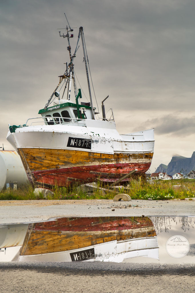 Bild: old fisher boat, Ramberg, Lofoten Norway, "ausrangiert"; www.2u-pictureworld.de