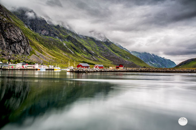 Bild: Ramberg Lofoten, Flakstadoya, Norwegen, "foggy Ramberg bay"; www.2u-pictureworld.de