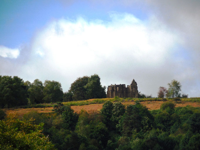 Le Mont Gargan, sa chapelle ruinée et ses 731 mètres de hauteur.