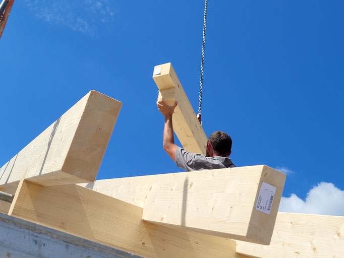 Zimmermann bei der Arbeit 