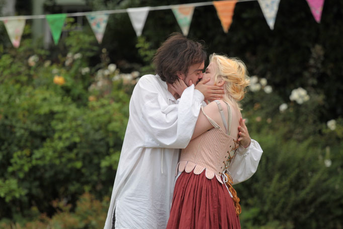 Foot in the Door Kiss