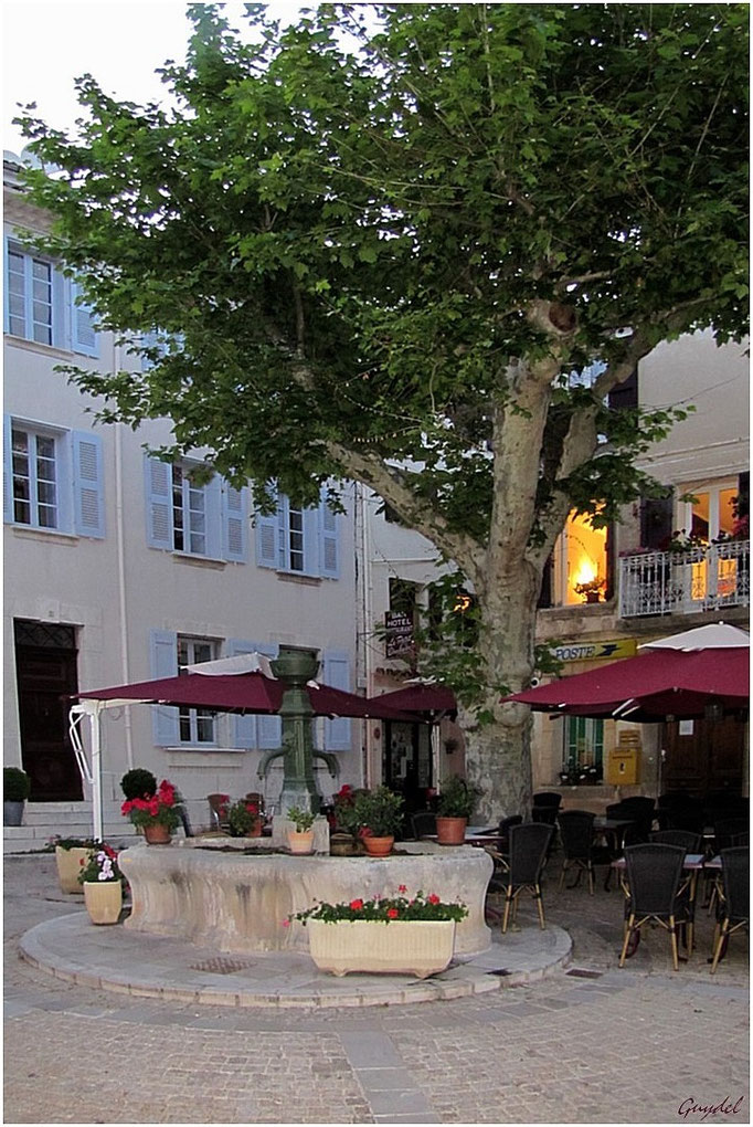 Fontaine Place de la Poste