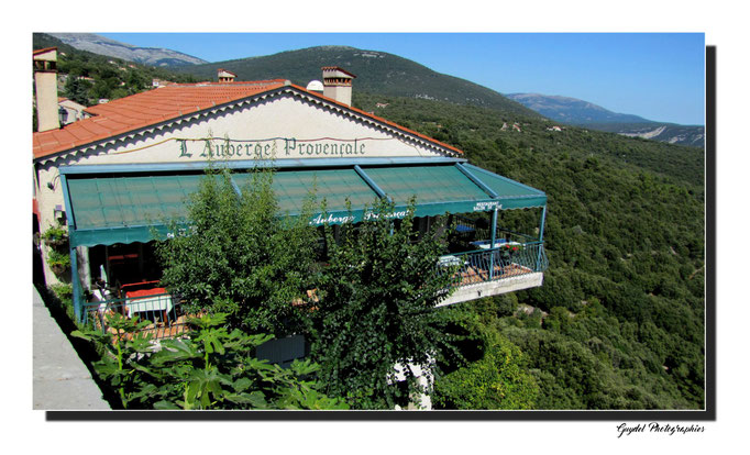 L' Auberge Provençale et sa terrasse panoramique